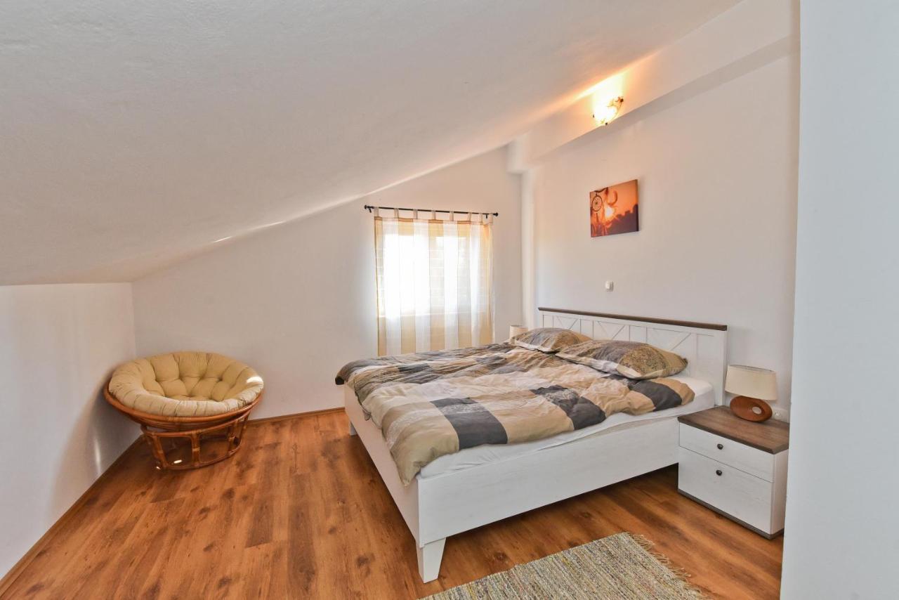 Holiday Home Taras Smilcic Екстер'єр фото