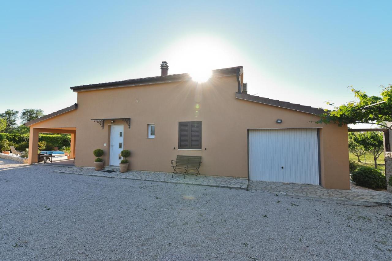 Holiday Home Taras Smilcic Екстер'єр фото
